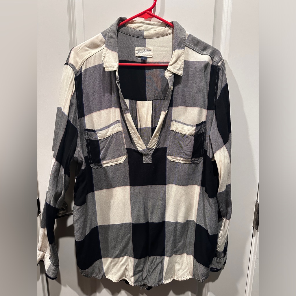 Universal Thread Tunic Top